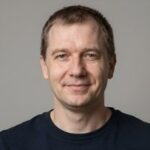 Портрет Елены, эксперта по круизам и казино компании Allegheny Distributing с уверенным взглядом